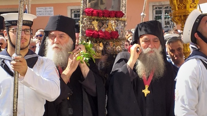 Κέρκυρα: Με ιδιαίτερη λαμπρότητα η λιτανεία του Αγίου Σπυρίδωνα