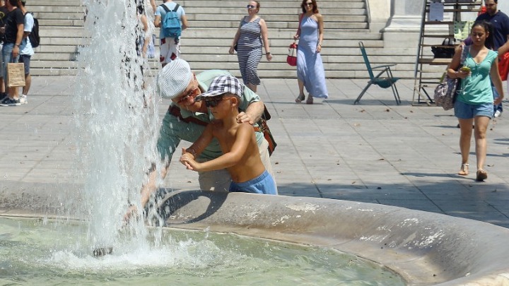 Έως και την Τετάρτη το κύμα ζέστης