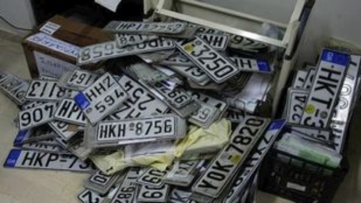 Επιστροφή πινακίδων κυκλοφορίας από το Δήμο Αθηναίων