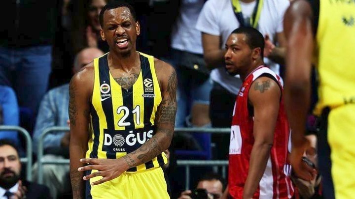 Ελεύθερος από την Αρμάνι ο Νάναλι