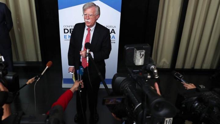 Μπόλτον: Οι ΗΠΑ υποστηρίζουν Brexit χωρίς συμφωνία