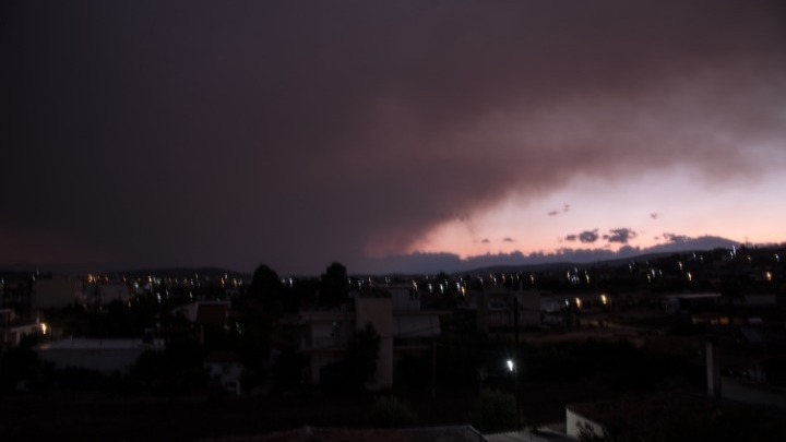 Σε πλήρη εξέλιξη η πυρκαγιά στην Εύβοια που καίει δάσος Natura
