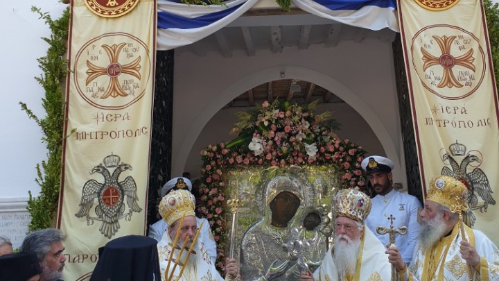 Με λαμπρότητα ο εορτασμός της Κοίμησης της Θεοτόκου στην Πάρο
