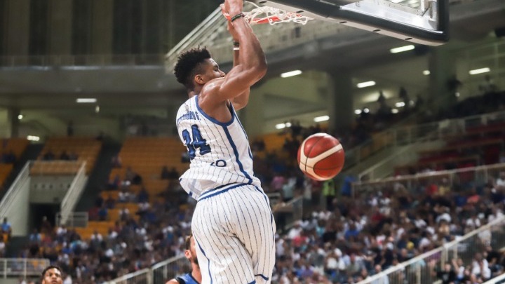 One… Giannis show κόντρα στην Ιταλία!