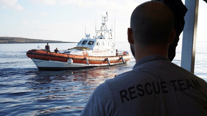 “Όχι” της Ισπανίας για αποβίβαση μεταναστών
