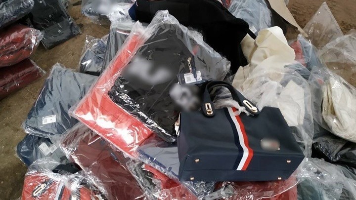Mεγάλες ποσότητες «μαϊμού» προϊόντων κατέσχεσε το ΣΔΟΕ