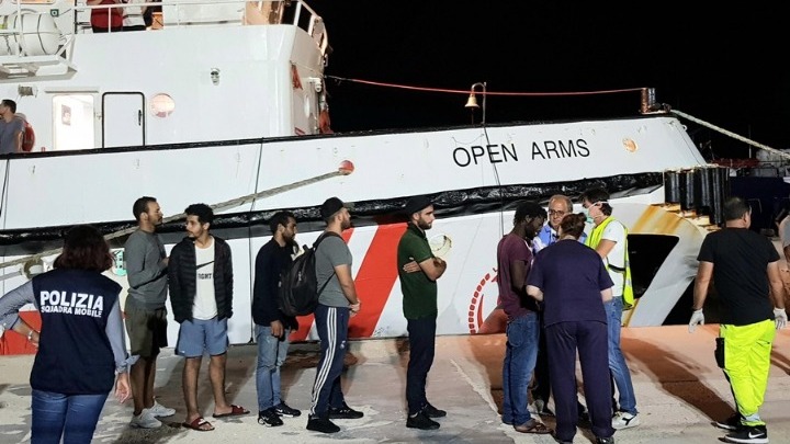 Το Open Arms ελλιμενίστηκε εντέλει στη Λαμπεντούζα