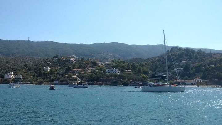 Σε λίγες ώρες θα έχει αποκατασταθεί η ηλεκτροδότηση στον Πόρο