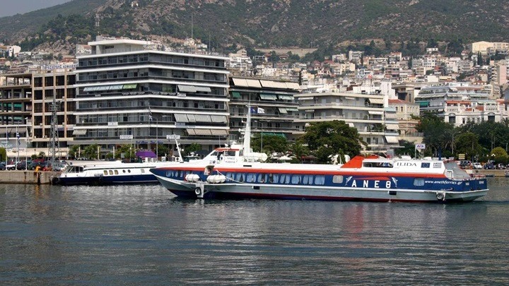 Μηχανική βλάβη σε υδροπτέρυγο – Επιστρέφει στο λιμάνι του Πειραιά