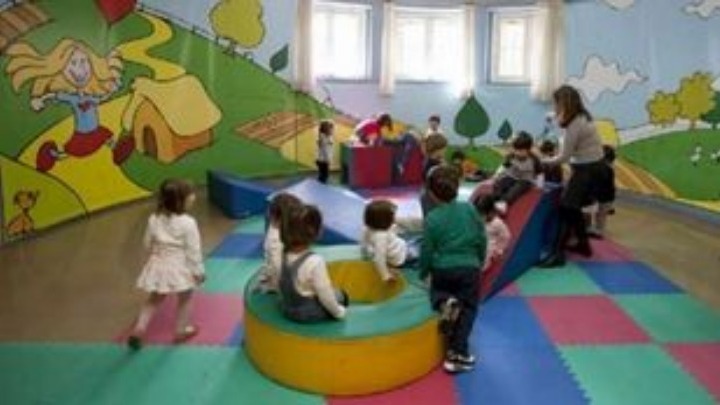 Ο χρόνος μπροστά σε μια οθόνη “σκοτώνει” τη φαντασία