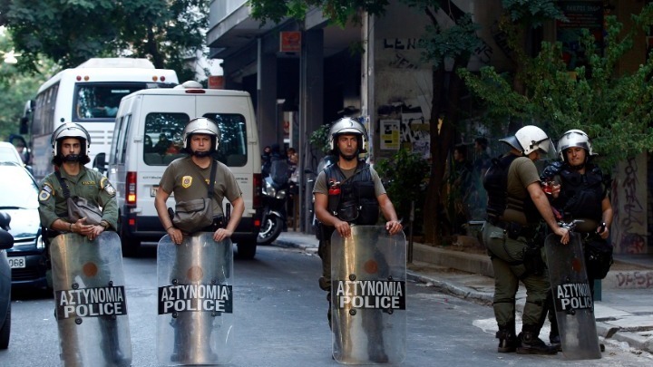 Επιχείρηση της ΕΛΑΣ σε καταλήψεις στα Εξάρχεια