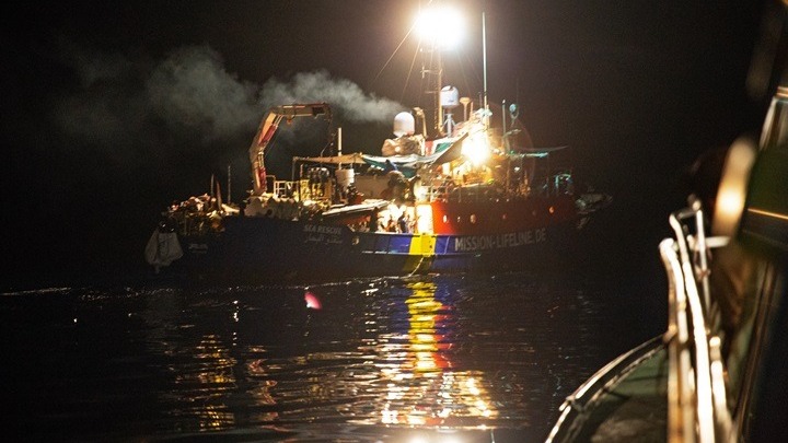 Πλοίο της ΜΚΟ Mission Lifeline διέσωσε 100 μετανάστες στη Μεσόγειο
