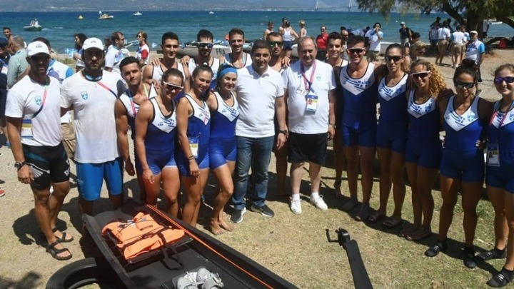 Δίπλα στα «χρυσά» ελληνικά κουπιά ο Αυγενάκης
