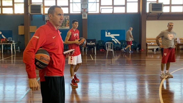 Ιδρώνουν ο Σπανούλης και οι συμπαίκτες του στο Μέτσοβο