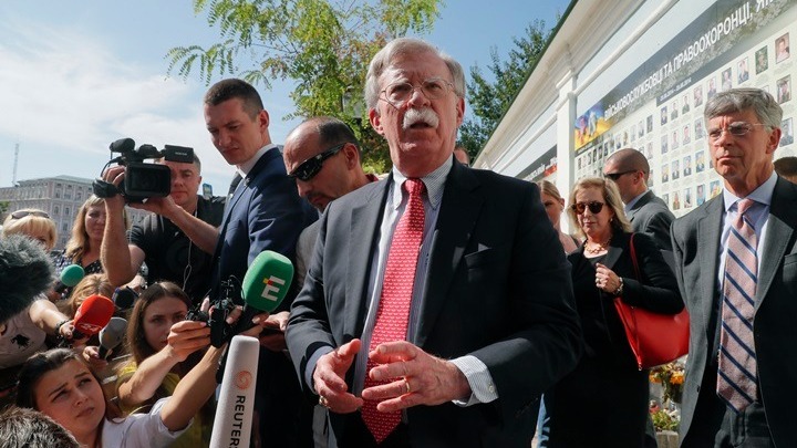 Ο Τζον Μπόλτον επισκέπτεται το Κίεβο
