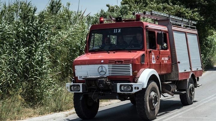 Υπό μερικό έλεγχο η φωτιά στη γέφυρα Λυκόβρυσης