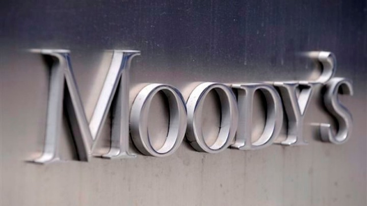 Moody’s: Θετική η άρση των capital controls για το αξιόχρεο των τραπεζών