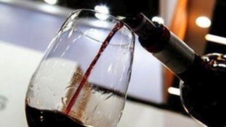 Η μέτρια κατανάλωση κόκκινου κρασιού κάνει καλό στο έντερο