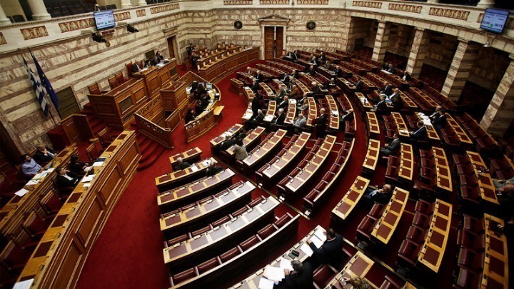 Βουλή: Το απόγευμα ψηφίζεται το ν/σ για τις άδειες