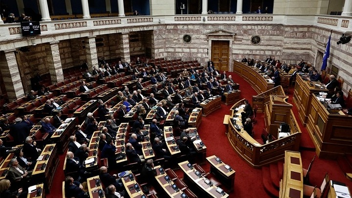 Υπερψηφίστηκε το νομοσχέδιο για τα διπλώματα