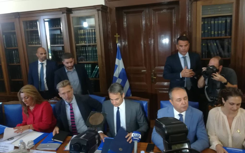 Έφτασε στο ΥΜΑΘ ο πρωθυπουργός Κ. Μητσοτάκης (vd)