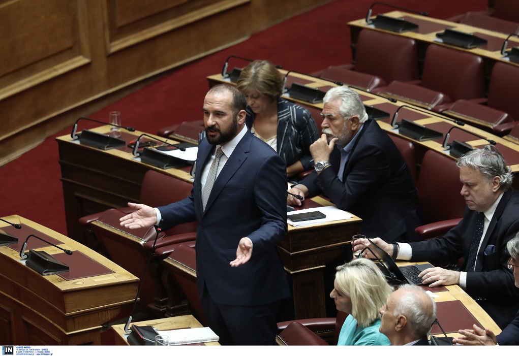 “Ποιος σας αναγκάζει να εξευτελίζετε τη χώρα και την ΕΥΠ”;