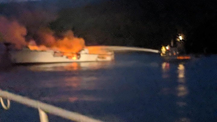 Βυθίστηκε το τουριστικό σκάφος που φλεγόνταν στα ανοιχτά της Καλιφόρνιας