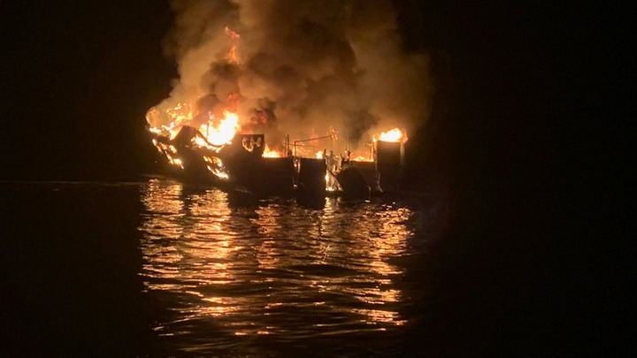 ΗΠΑ: 25 νεκροί και 9 αγνοούμενοι στο πλοίο που πήρε φωτιά