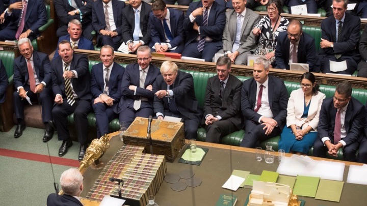 Brexit: Η Βουλή των Κοινοτήτων κατάφερε πλήγμα στον Μπ. Τζόνσον