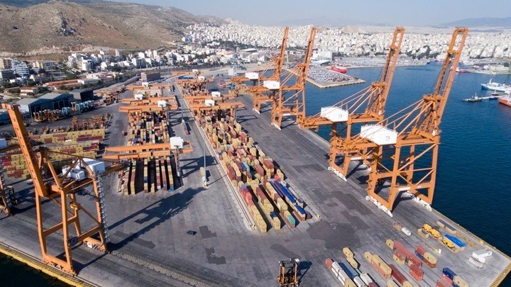 Handelsblatt: Ο Πειραιάς θα εκτοπίσει το Αμβούργο και τη Βρέμη