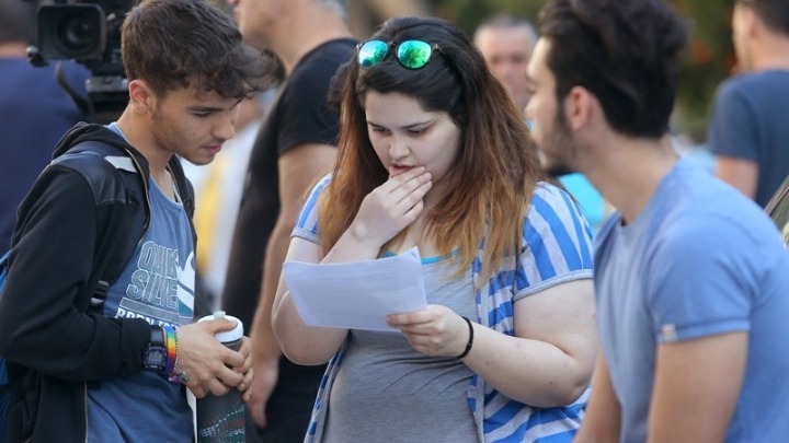 Αντισυνταγματική η αναγραφή του θρησκεύματος στα απολυτήρια