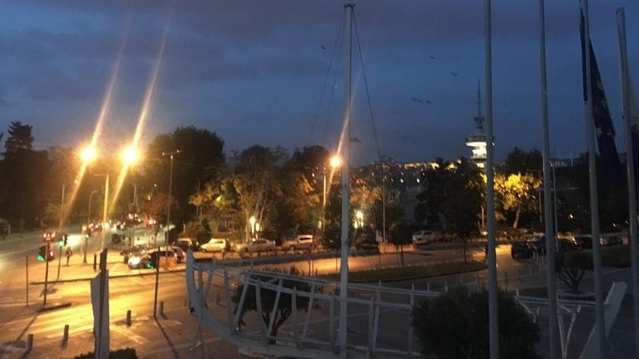 Απομακρύνθηκε το καράβι από το δημαρχιακό μέγαρο Θεσσαλονίκης