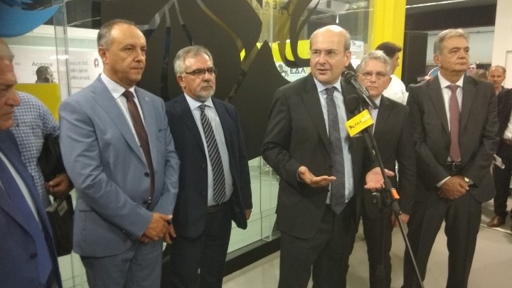 Χατζηδάκης: Εγκαινία στο περίπτερο της ΕΔΑ ΘΕΣΣ