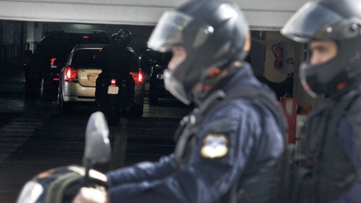 Έντεκα προσαγωγές σε μια ακόμη ειδική δράση της αστυνομίας στην πλατεία Εξαρχείων
