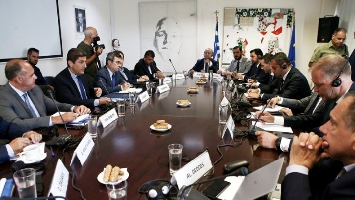 «Επιτροπή καθοδήγησης» για το ποδόσφαιρο