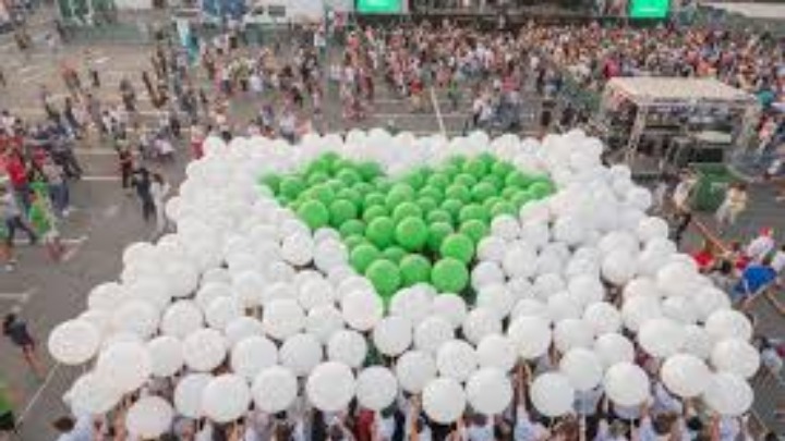 Ρουμανία: Μία καρδιά από βιοδιασπώμενα μπαλόνια στα ρεκόρ Γκίνες