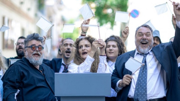 Μετά το Ηρώδειο, οι Εκκλησιάζουσες στη Φρυνίχου