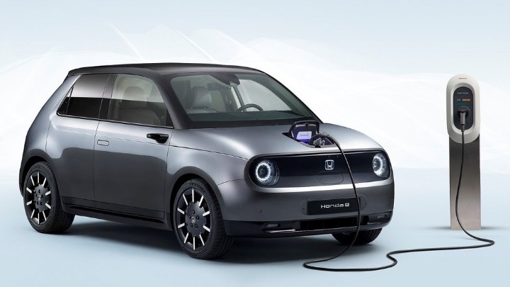 Το αμιγώς ηλεκτρικό Honda e έχει αυτονομία 220 χλμ.