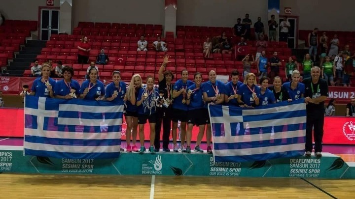 Η Αθηνά Ζέρβα στο ΑΠΕ-ΜΠΕ για εθνική κωφών: «Μιλάμε με τα μάτια, παίζουμε με την ψυχή»
