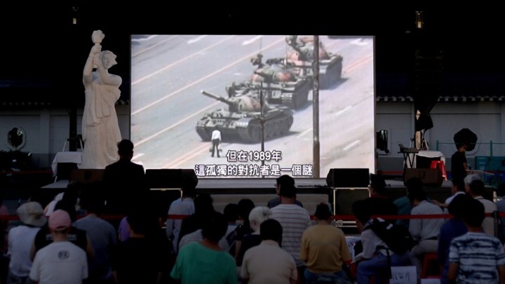 Πέθανε ο Τσάρλι Κόουλ, ο φωτογράφος του «Tank Man»