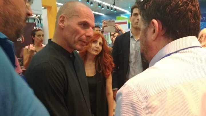 Περιοδεία του Γ. Βαρουφάκη στα περίπτερα της 84ης ΔΕΘ
