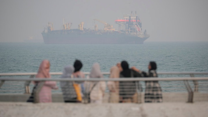 Κερδισμένοι και χαμένοι από την εκτόξευση της τιμής του πετρελαίου στις αγορές