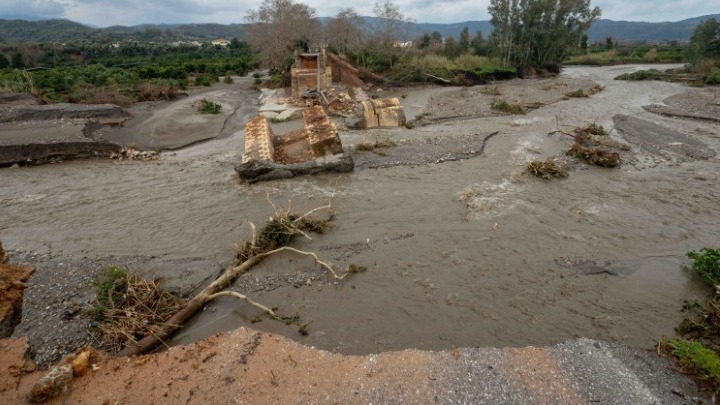 Διευκολύνσεις για επιχειρήσεις, εργοδότες ή ασφαλισμένους, που επλήγησαν από πλημμύρες