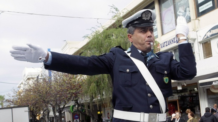 Έλεγχοι της τροχαίας και της δημοτικής αστυνομίας για τα παράνομα παρκαρισμένα Ι.Χ.