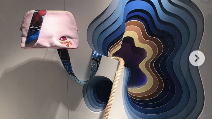 Ο οίκος Hermès κατηγορείται για «κλοπή» έργου του καλλιτέχνη «1010»