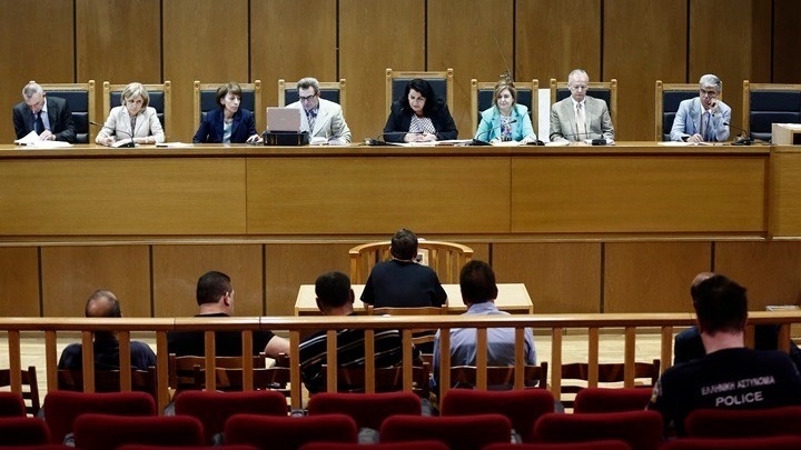 Δίκη ΧΑ: Πολιτική δίωξη και σκευωρία το κατηγορητήριο, υποστήριξε ο “πυρηνάρχης” Πειραιά