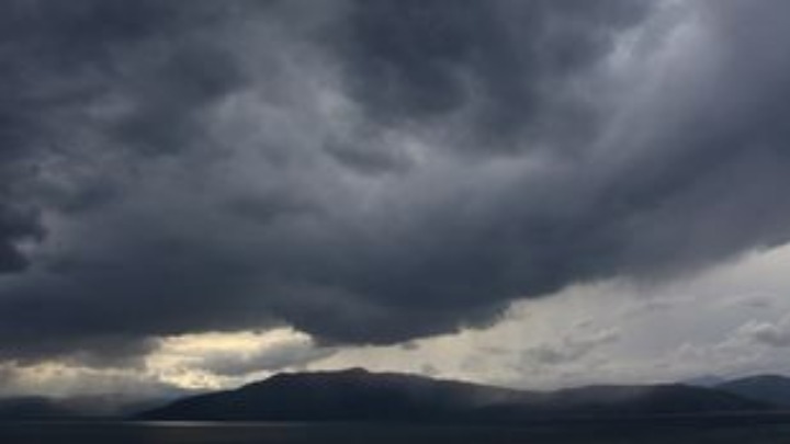Meteo Αστεροσκοπείου: Ισχυρές κατά τόπους καταιγίδες την Πέμπτη, με θερμοκρασίες έως 32 βαθμούς