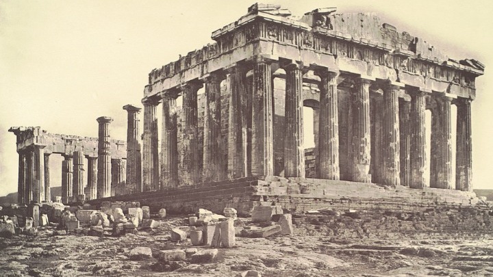 Αφιέρωμα στην παιδεία και άρθρο της Ν. Κεραμέως για τη νέα σχολική χρονιά