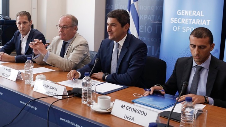 Χούμπελ: «Το ελληνικό ποδόσφαιρο προσπαθεί ενωμένο να βαδίσει στο μέλλον»