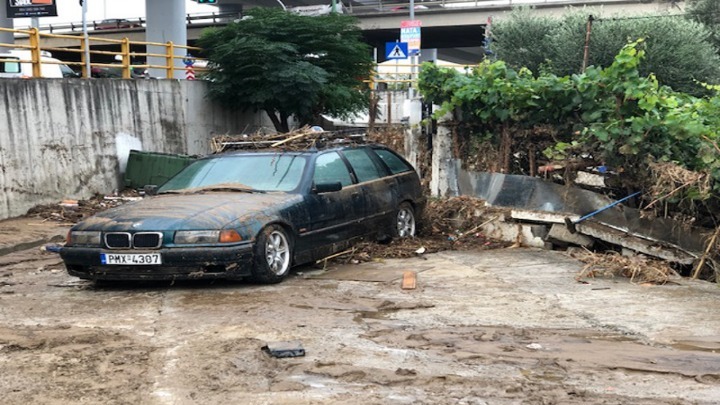 Επί ποδός οι αρχές μετά την κακοκαιρία – Εννέα διασώσεις από την Πυροσβεστική